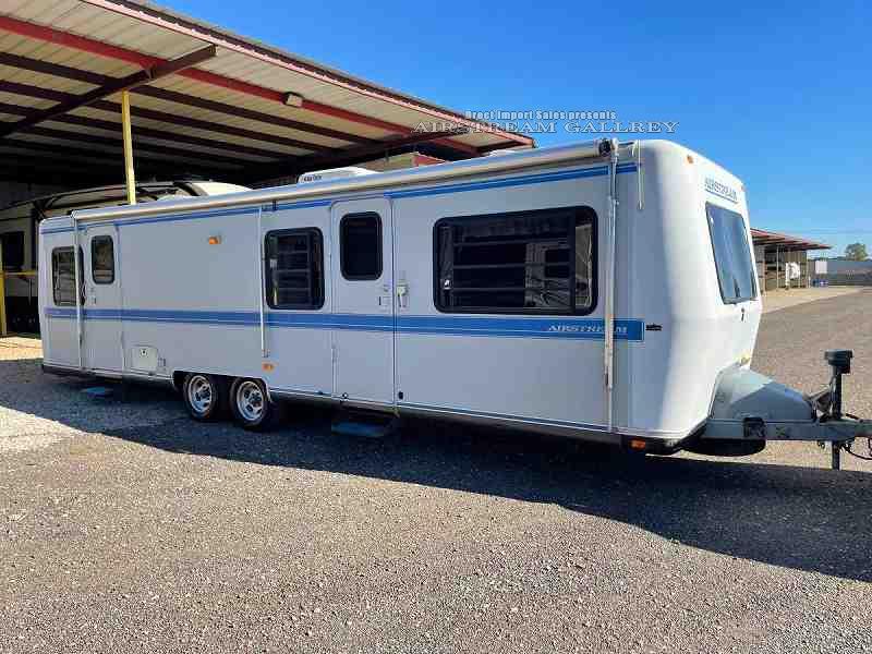 airstream land yacht 33